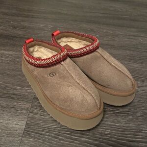UGG Beige Suede Slippers with Red Accent